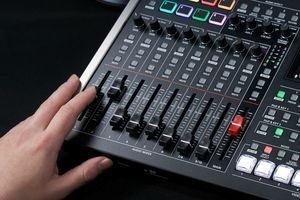 Аудио/видео-микшер прямой потоковой передачи ROLAND VR-120HD фото