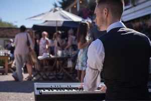 Флагман среди портативных цифровых пианино - Roland FP90 фото