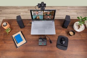НОВИНКА ВІД ROLAND. Док-станція для презентацій UVC-02 фото