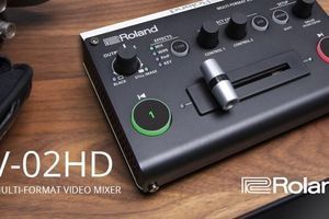 Roland представляет мультиформатный видеомикшер V-02HD фото