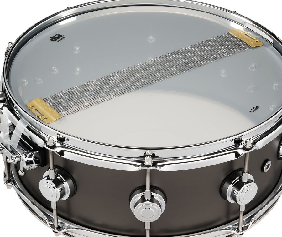DW DRVD5514SVCBKSatin Black over Brass Snare 5.5x14 DW-X243 фото