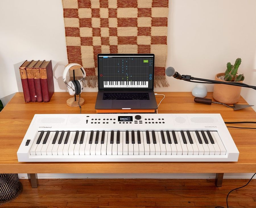 Синтезатор Roland GO:KEYS-5-WH білий RO-2968 фото