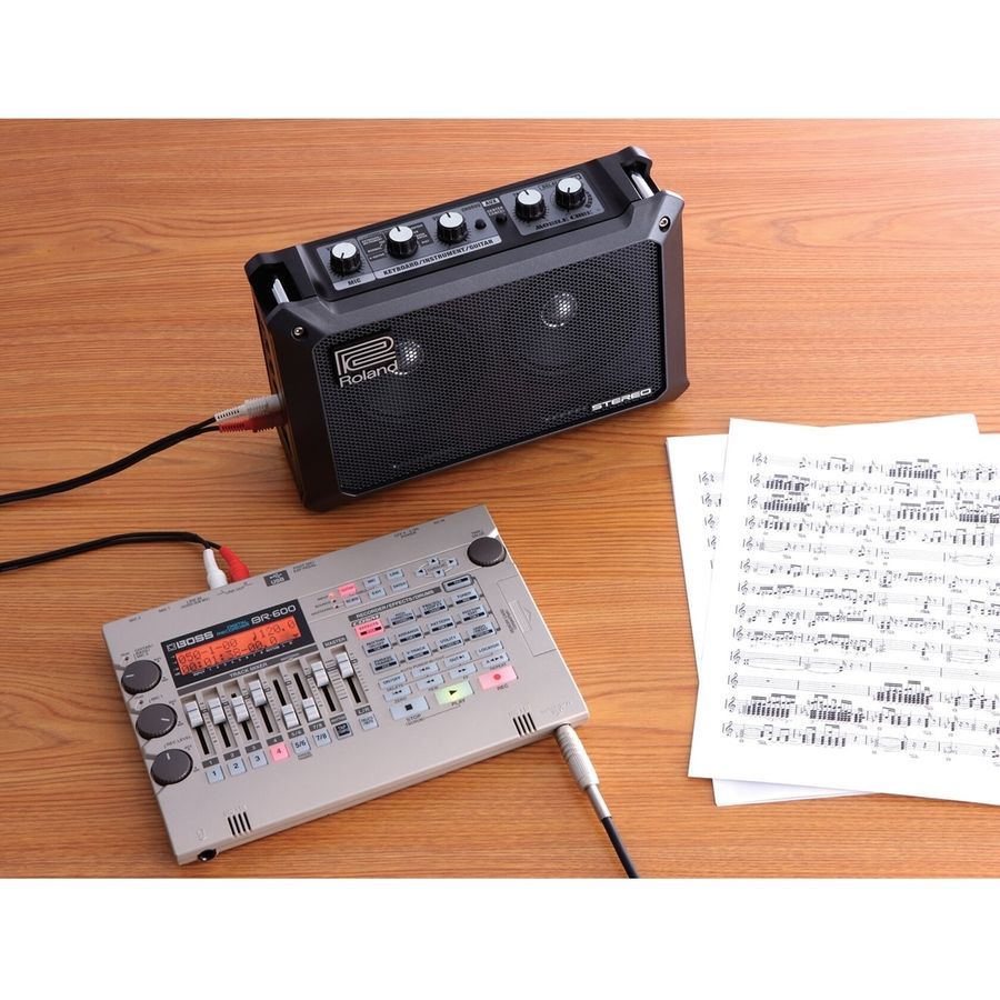 Комбоусилитель Roland Mobile Cube RO-1058 фото