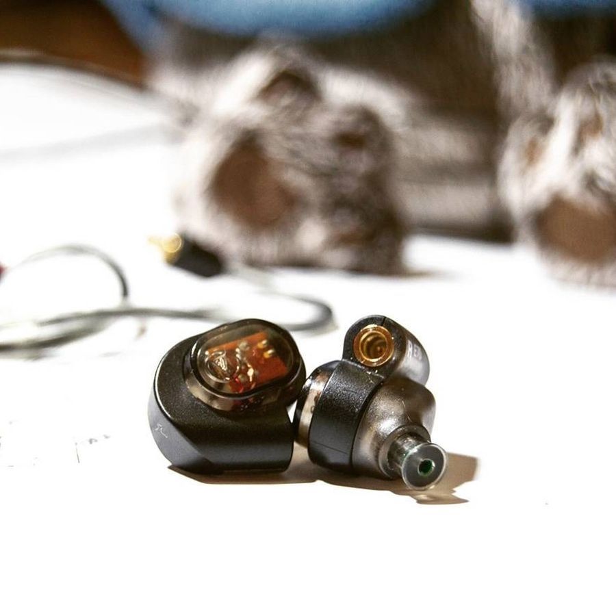 Навушники Audio-Technica ATH-E70 AT-0120 фото