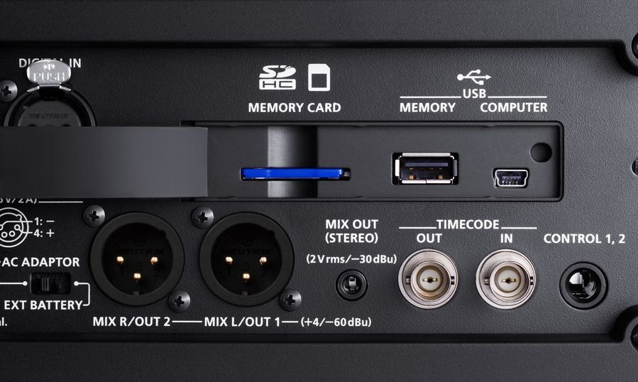 Цифровой рекордер/микшер Roland R88 RO-1270 фото