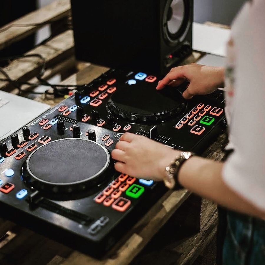 DJ MIDI контролер Behringer CMD Studio4A BE-0175 фото