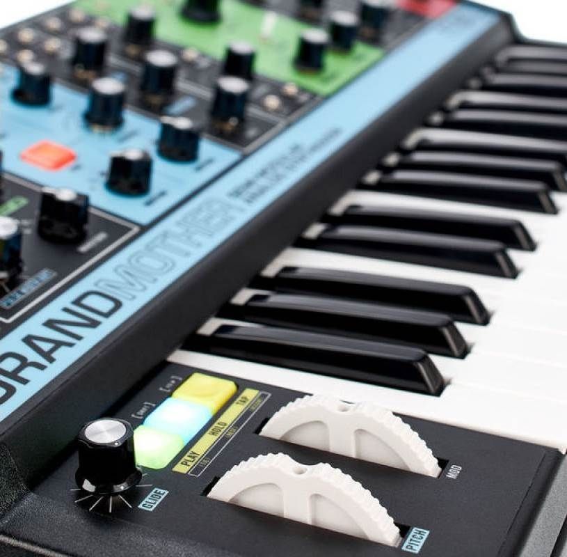MOOG GRANDMOTHER Синтезатор аналоговий MG-0003 фото