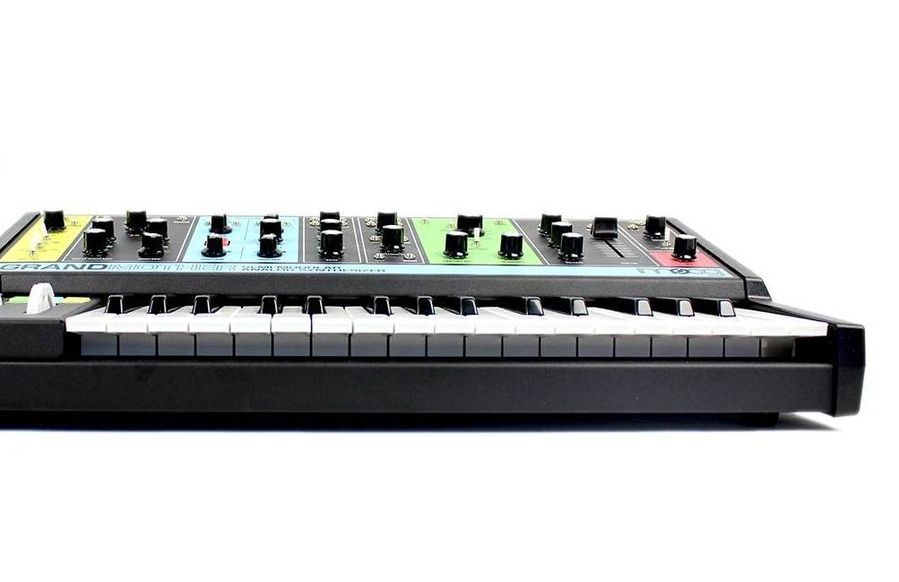 MOOG GRANDMOTHER Синтезатор аналоговий MG-0003 фото