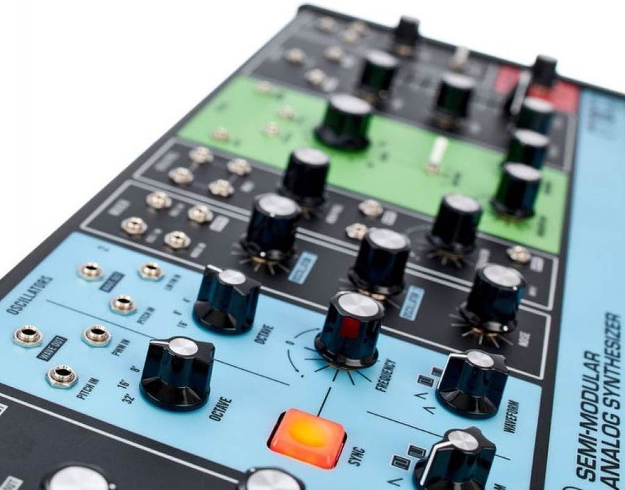 MOOG GRANDMOTHER Синтезатор аналоговий MG-0003 фото