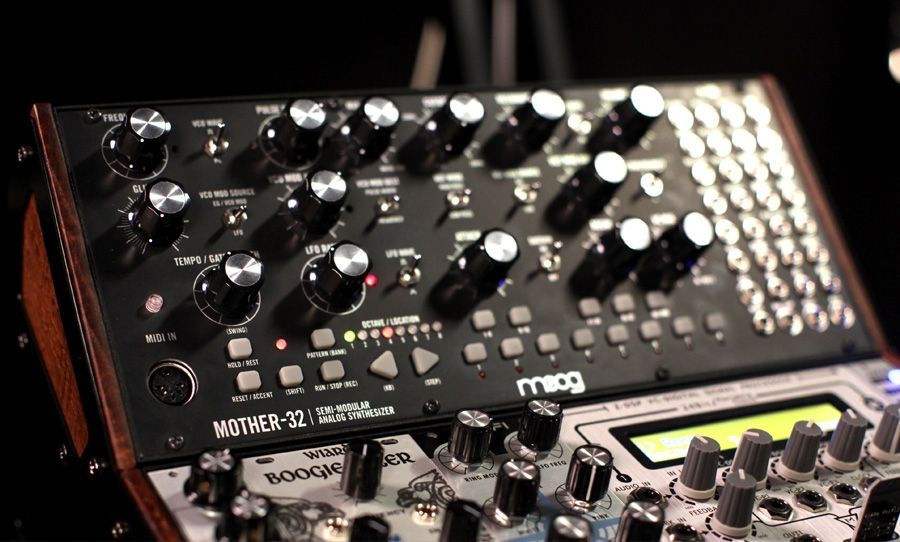 MOOG MOTHER-32 Синтезатор аналоговий MG-0005 фото