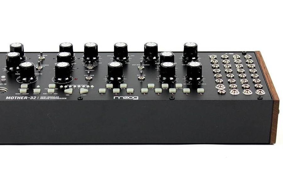 MOOG MOTHER-32 Синтезатор аналоговий MG-0005 фото