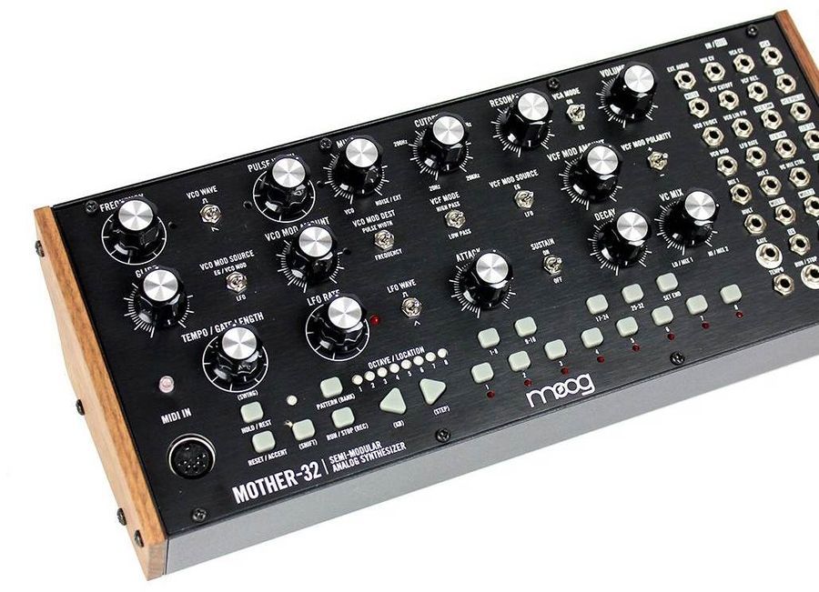 MOOG MOTHER-32 Синтезатор аналоговий MG-0005 фото