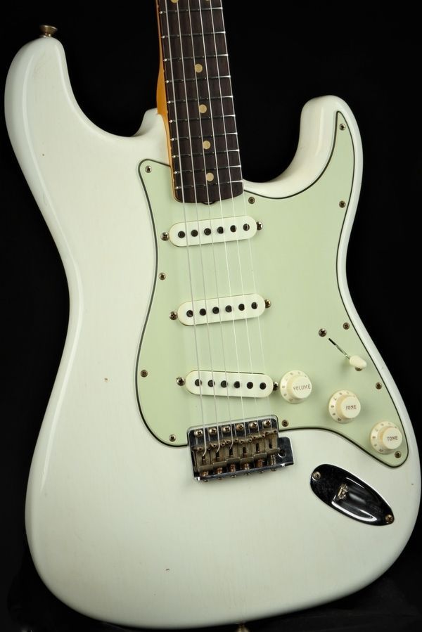 FENDER CUSTOM SHOP LIMITED EDITION '62/'63 STRATOCASTER JOURNEYMAN RELIC RW AGED OLYMPIC WHITE Электрогитара FE-0306 фото