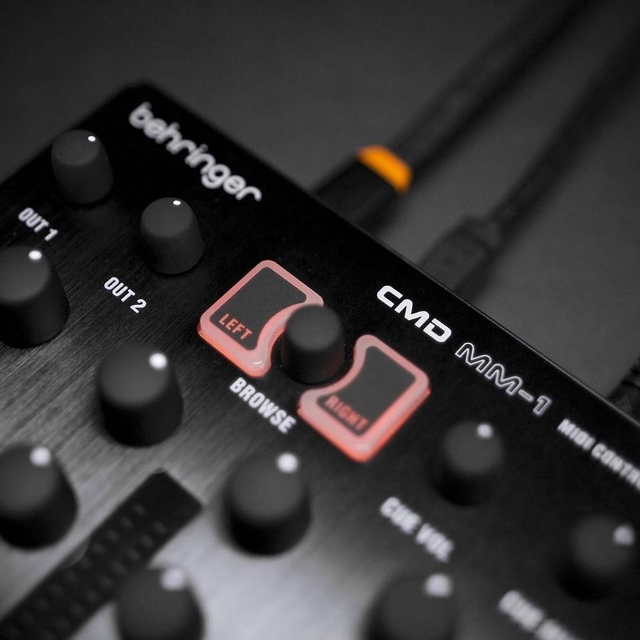 Компактный диджейскый Midi-контроллер Behringer CMD MM-1 BE-0172 фото