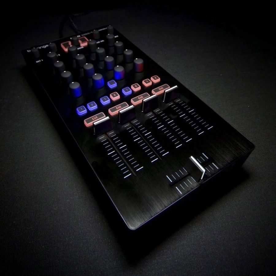 Компактный диджейскый Midi-контроллер Behringer CMD MM-1 BE-0172 фото