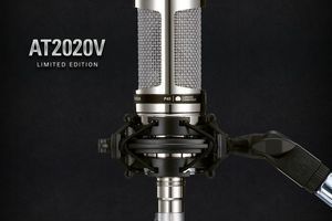 Audio-Technica ограниченная серия кардиоидных конденсаторных микрофонов AT2020V и AT2020USB+V  фото