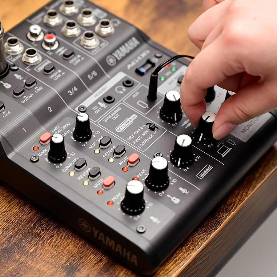 Аудио-интерфейс YAMAHA AG06MK2B YA-0316 фото