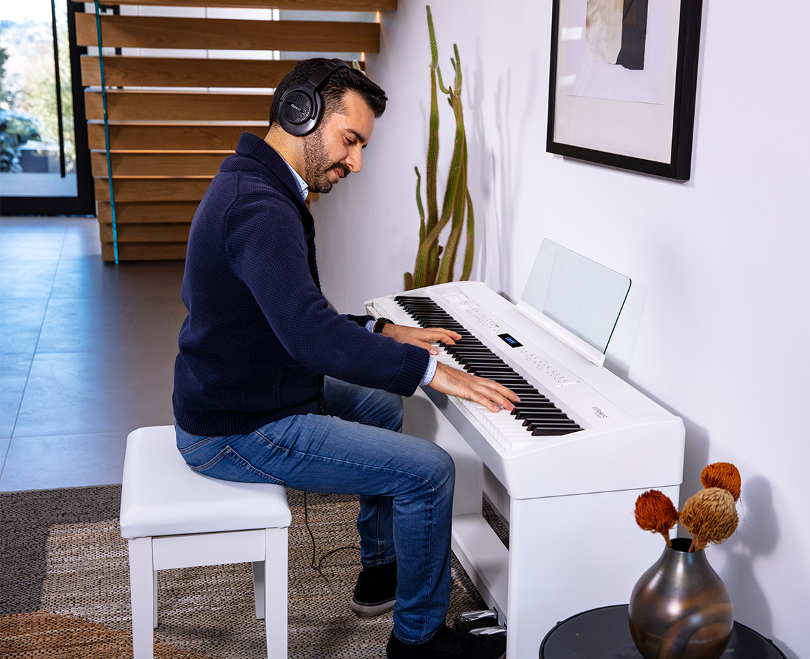 Цифрове фортепіано Roland FP60WH